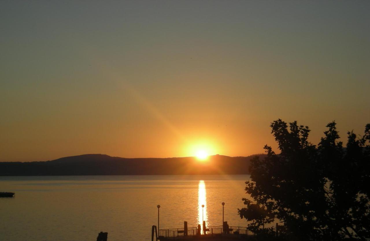 Iride Sul Lago 1 Via Principessa Jolanda 10-Piazza Del Molo Anguillara Sabazia Luaran gambar